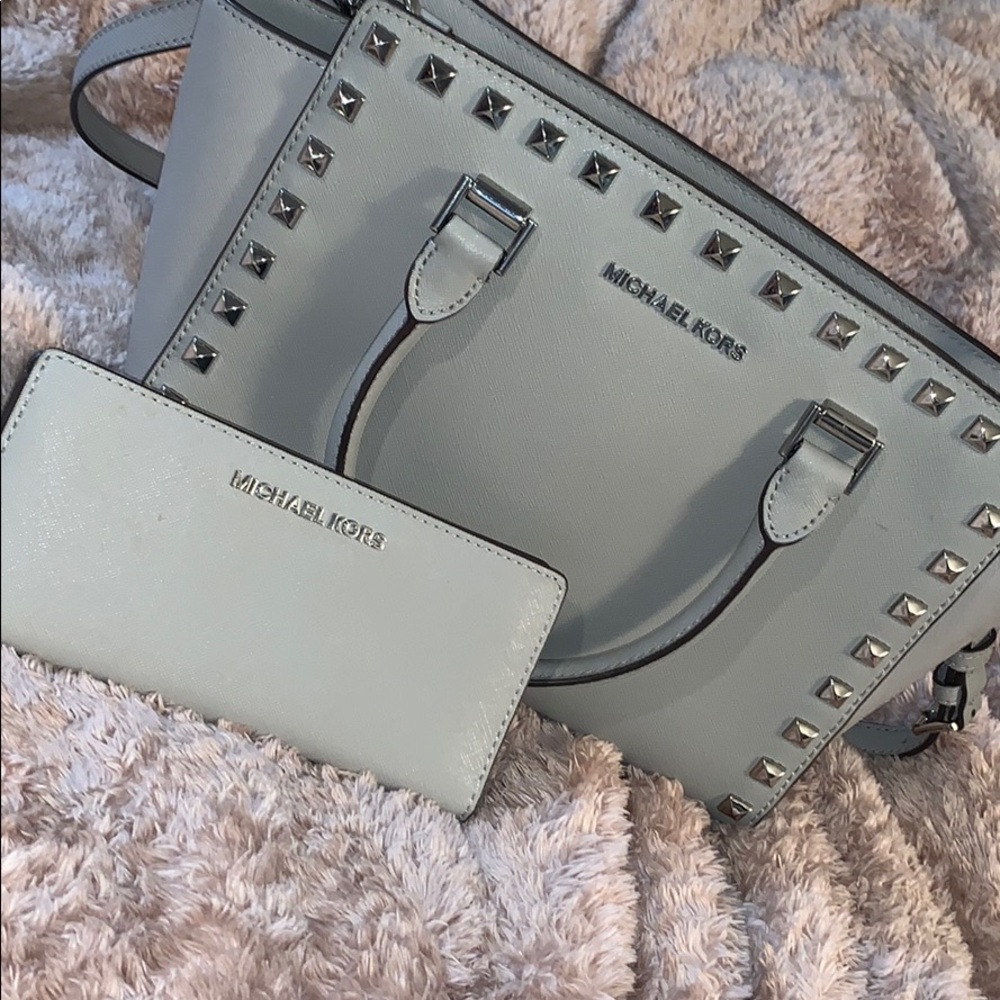 MICHAEL KORS HANDBAG AND WALLET